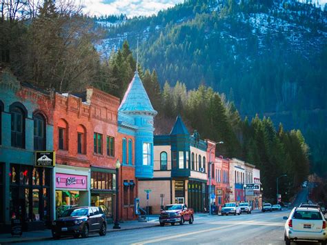 15 Small Towns and Cities For a Weekend Trip in .